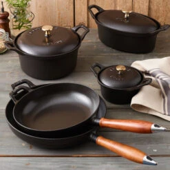 Staub Vintage Koekenpan Met Houten Handvat Ø24 Cm -Beste Meubel Winkel 502885 01 4 EnvironmentImage 26466287b9
