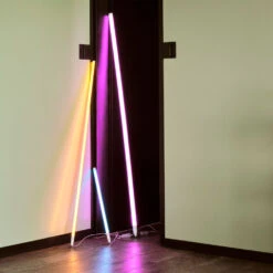 Hay Neon Tube Slim TL-lamp 120 Cm 9 Hay Neon Tube Slim TL-lamp 120 Cm -Beste Meubel Winkel Neon tube slim miljo4 5458af4cf4